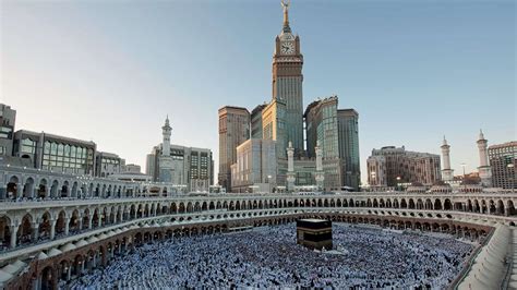 The building structure spreads over seven towers erected. The Abraj Al Bait Tower in Makkah, Saudi Arabia - Gets Ready
