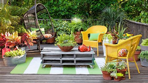 How To Decorate A Deck Or Patio With Flowers
