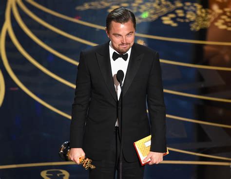 Oscars 2016 Leonardo Dicaprio Finally Wins His Oscar For Best Actor