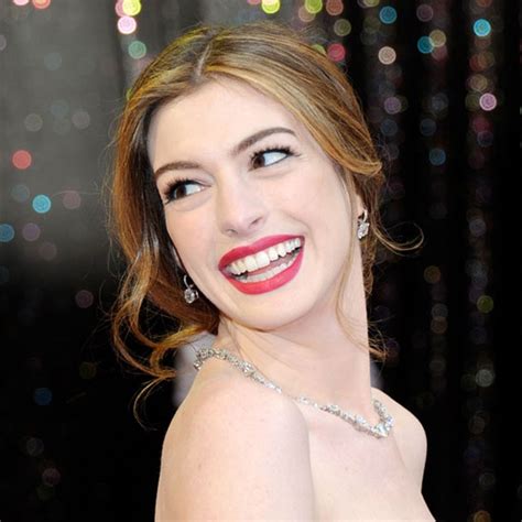 Anne Hathaway Curly Hair Styles Naturally Bright Lipstick Curly