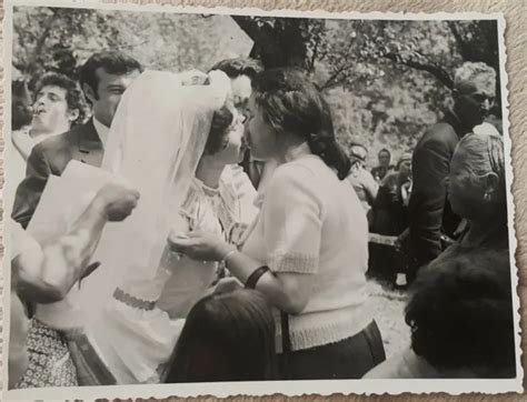 Vintage Original Photo Two Lady Woman Kissing Hugging Lesbian Int Bi2