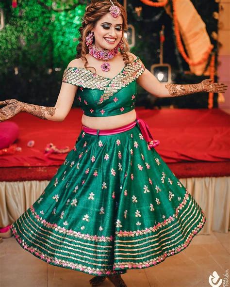 35 Mehndi Outfits For Brides To Be Mehndi Dresses That Stand Out Vlr