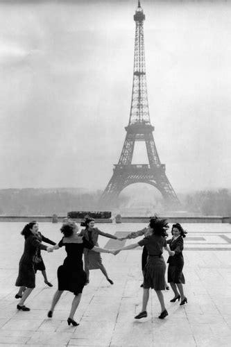 Dancing In Front Of The Eiffel Tower Sonic Editions