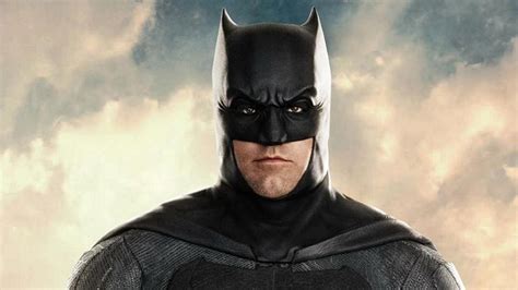 The Flash First Photos Of Ben Affleck S Batman Returning As The Dark