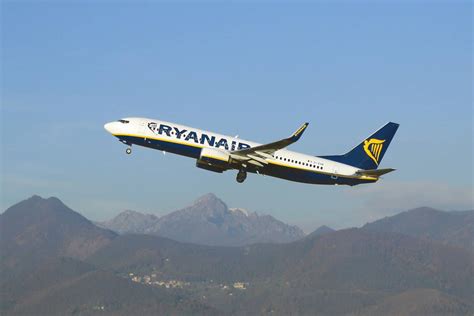 Book cheap flights direct at the official ryanair website for europe's lowest fares. Offerta Ryanair: voli a 5 euro per l'Italia fino a dicembre