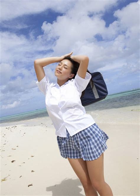 グラビアアイドル 篠崎愛ちゃんの健康的で可愛すぎる女子校生夏制服コスプレの画像 ｜ コスプレエロ画像の虜