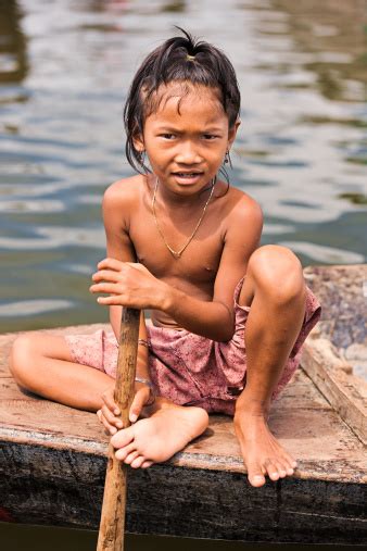어린 소녀 배죠 캄보디아 강에 대한 스톡 사진 및 기타 이미지 강 개발 도상국 관광 Istock