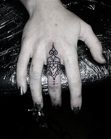 67 Different Finger Tattoo Ideas That Look Great