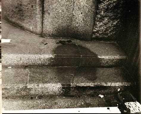 It is thought to be the residue of a person who was sitting at the entrance of hiroshima branch of sumitomo bank when the atomic bomb was dropped over hiroshima. Nuclear shadow, Hiroshima | Artribune