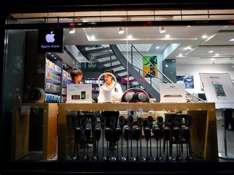What Its Actually Like Inside One Of Chinas Fake Apple Stores