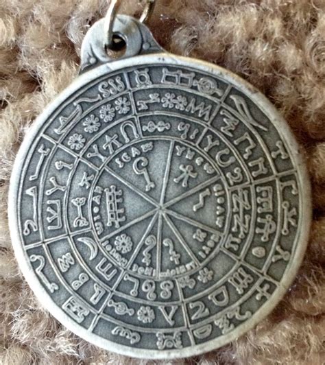 Pendant with many (alchemy?) symbols : whatisthisthing