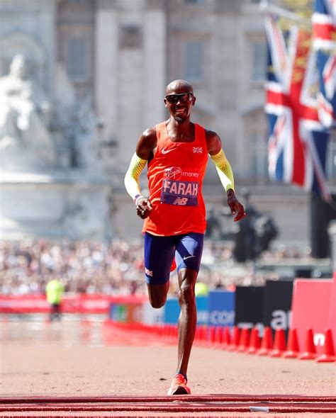 London Marathon Thousands Of Runners Brave The Heat In Incredible Run