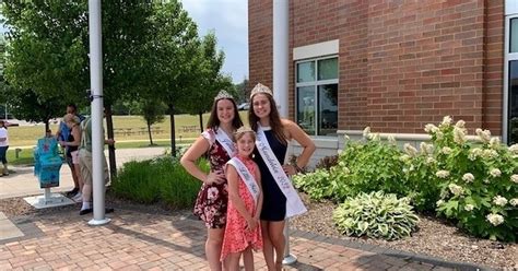 Applications Available For Mundelein Pageant