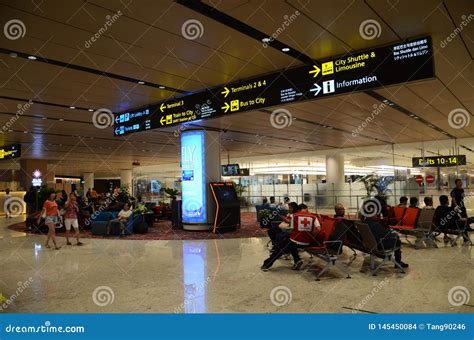 Int Rieur Du Terminal Dans L A Roport Singapour De Changi Image Stock