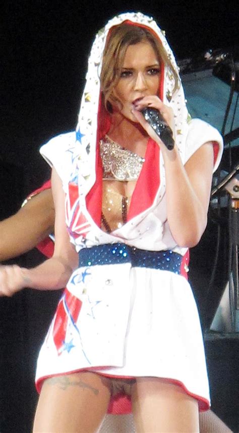 La Cantante Cheryl Cole Desnuda Upskirt Nip Slip Cabello Casta O Fotos