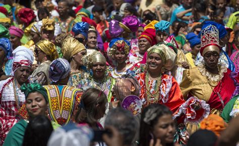 “madamas” Abren Los Carnavales De El Callao Patrimonio De La Unesco