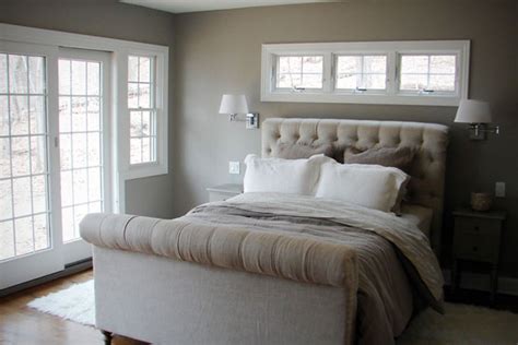 With accents of bright purple on the bedding, rug, and artwork, along with the white shelves, furniture, and vase, it is a perfect example of modernism at its best. Guest Post: 10 Decor Ideas For a Modern Bedroom | A Little ...