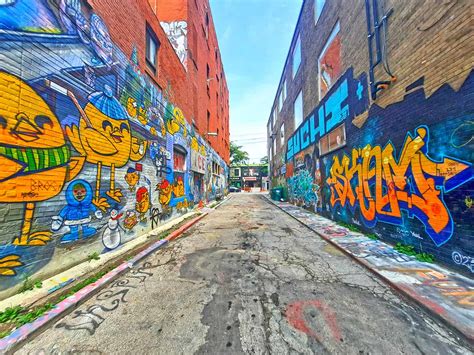Street Art In Graffiti Alley Toronto Explanders