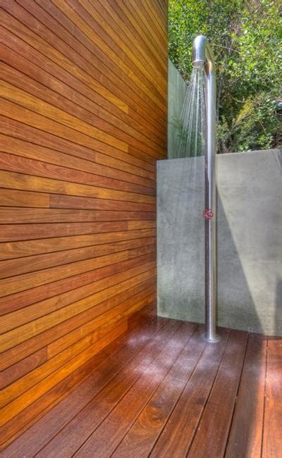 33 Design Ideas For Wooden And Metal Outdoor Shower Enclosures