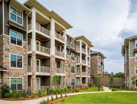 Cultured Stone Overlook At Huntcrest Luxury Apartments Exterior Balcony
