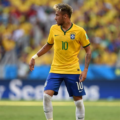Neymar drew attention for his impressive soccer abilities at an early age. Neymar - Brésil 2014 : les footballeurs, champions du ...