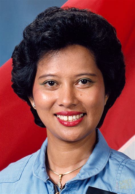 Profil Pratiwi Sudarmono Astronot Wanita Pertama Indonesia Foto