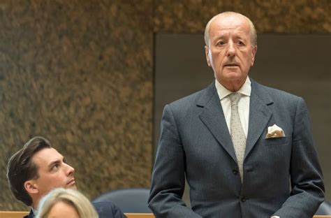 Hij vindt dat de door partijleider baudet beoogde campagne te veel draait om het coronabeleid. Met vertrek Hiddema krijgt Baudet weer 'een klap' te ...