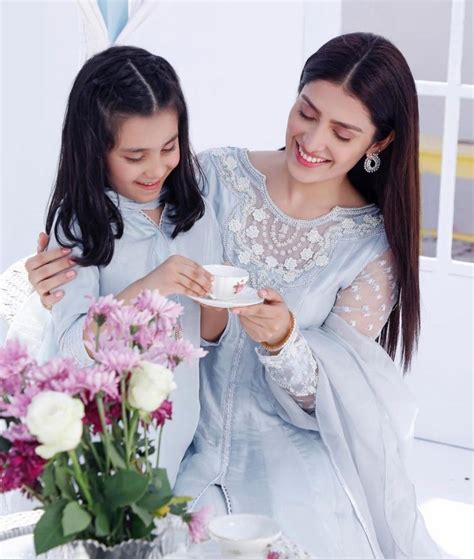 Ayeza Khan Adorable Photoshoot With Her Daughter And Mother Health