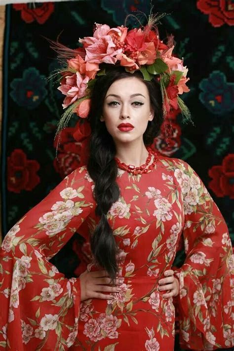 Марія Ukrainian Beauty Flower Garland Ukrainian Beauty Folk Fashion