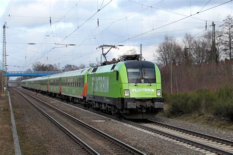% günstige zugreisen mit dem nachtzug. FLIXTRAIN - ES 64 U2-005 auf den Weg von Hamburg-Altona ...