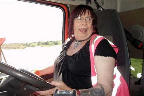 Roxann Cuthbertson Is Britains First Transgender Truck Driver Mirror