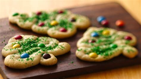 Jazz up your holiday sweets this year by trying something new. Swirly Christmas Tree Cookies Recipe - Pillsbury.com