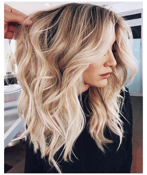 Honey Blonde Hair With Highlights Lighter In Blonde Haircuts Balayage Hair Blonde Hair