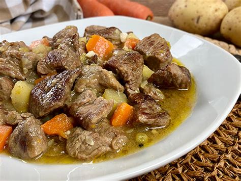 Carne Guisada Con Patatas Y Verduras Riquísima