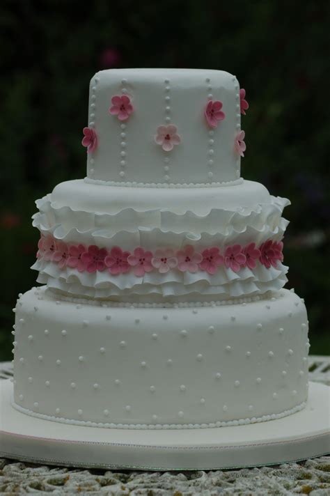 Más Tamaños White Ruffles And Cherry Blossom Wedding Cake Flickr