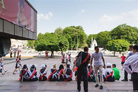 女子校生がメイド姿でずぶ濡れになるウクライナの卒業式 ポッカキット