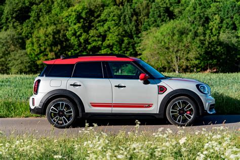 2021 Mini Jcw Countryman Gets A Fresh Face And New Tech Carbuzz