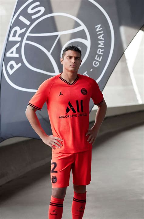 Универсальная и практичная чёрная расцветка. Maillot Homme Nike Jordan PSG Paris Saint Germain Away ...