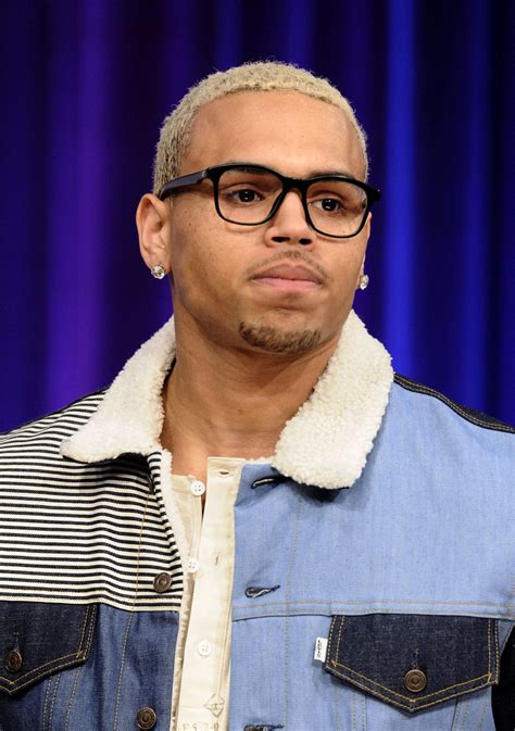 Кристофер морис (крис) браун — американский певец и актёр. A.M. entertainment links: Chris Brown apologizes for getting violent on 'GMA' set (sorta ...