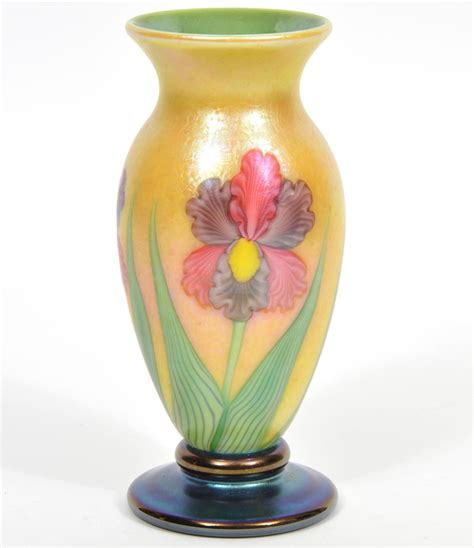 Lot Orient And Flume Flower Art Glass Vase