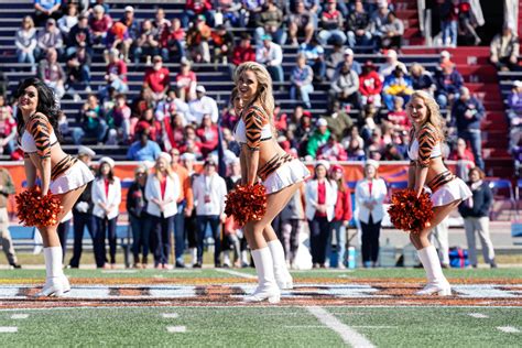 All The Ridiculous Rules Nfl Cheerleaders Have To Follow