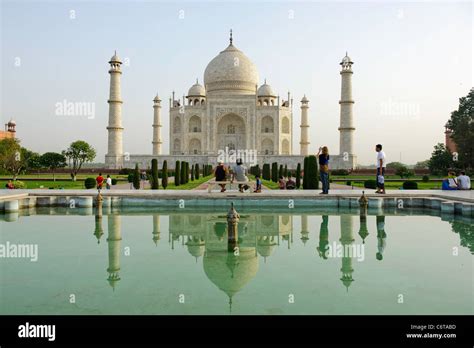 Taj Mahal Complex Stock Photo Alamy