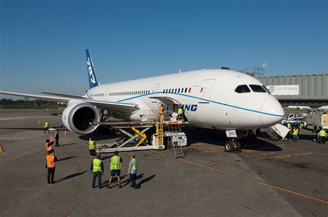 Photos The Boeing 787 Dreamliner Makes A Visit To Sea Tac Airport