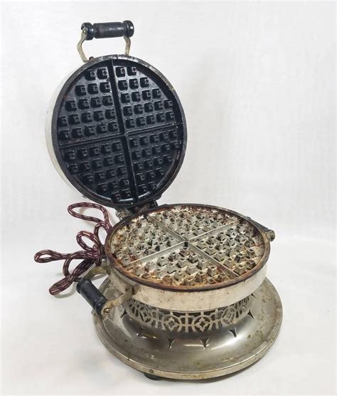 Universal Landers Frary And Clark 1940s Working Electric Etsy Waffle