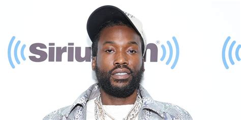 Meek Mill Says Hes Giving Up Smoking After Snoop Dogg Announced His