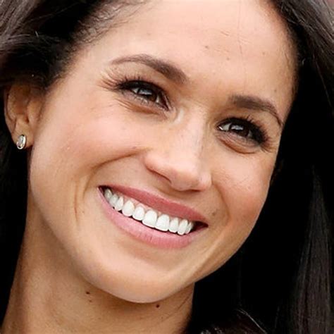 Not because of the whole future royal thing, but because she has a head of hair so glossy and thick that it's basically impossible for her to have a bad hair day. How Meghan Markle Gets Her Hair Voluminous and Bouncy ...