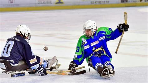Para hokej se pod názvem sledge hokej začal hrát v české republice ve zlíně v roce 1999. Tours: le Para Hockey glisse pour les Remparts