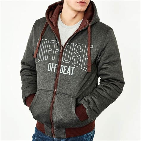 Nous recherchons en permanence les meilleurs articles aux prix les plus bas du marché et promettons un service de qualité à nos clients. Container Deal - Vêtements de marque italienne pour hommes ...