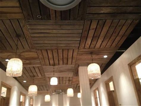 Get ideas for custom ceiling design here with these 300 ceiling ideas (photos). Pallet Wood Ceiling Ideas | Pallets Designs