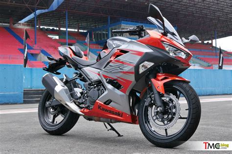 Model terbaru dari jajaran ninja 250 series tersebut hadir dengan membawa pembaruan yang lebih menarik sekaligus menjadi jawaban telak untuk menantang honda cbr250rr yang mana terlebih dulu diperkenalkan setahun sebelumnya. Distribusi Kawasaki Ninja 250 dan KLX 150 drop di April ...